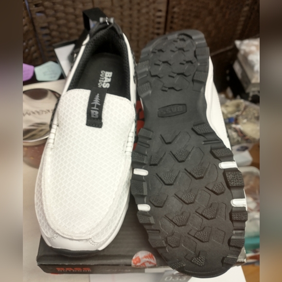 #033 Sz 7.5M NIB BASS OUTDOORS White Shoes - Picture 15 of 16